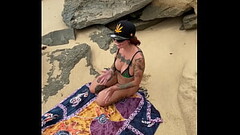 Sexo p&uacute_blico real - dei at&eacute_ o cuzinho na praia Thumb