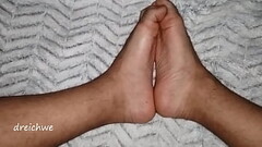 hablando sucio en espa&ntilde_ol con fetiche de pies Thumb