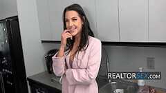 Real Estate Agent Evelin Persuades RICH Client To Being Her Sugardaddy Thumb