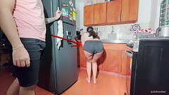 &iexcl_La nueva empleada dom&eacute_stica de la casa de mis padres me pone muy cachondo! Thumb