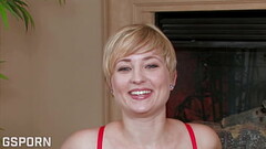 The hot blonde Nora Skyy show her hairy pussy with a masturbation Thumb