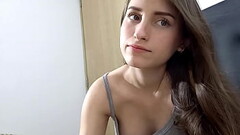 invito a mi timida hermanastra a jugar para poder follarmela duro y correrme en su culo-mejores mome Thumb