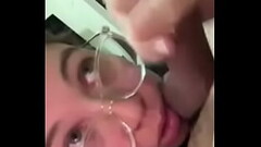 Casada fazendo boquete gostoso no cuckold. (POV). Completo no RED. Thumb