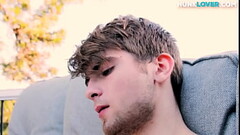 Muscled amateur cums after wanking his dick in outdoor solo Thumb