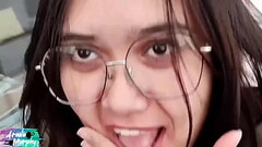 Mamada en publico de mi novia mientras los vecinos miran como me corro en su boca Thumb