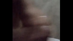 Batendo uma no banheiro Thumb