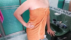 Le Depilo el Culito y el co&ntilde_o peludo a mi mejor amiga cuando no hay nadie en casa , se traga  Thumb