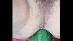 Loco por los pepinos en el culo Thumb