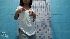 Adorable teen Filipina takes shower Thumb
