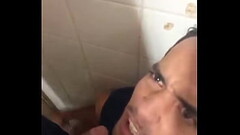 Saindo para o trabalho passei do no banheiro da esta&ccedil_&atilde_o da Luz em S&atilde_o Paulo e f Thumb
