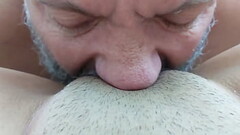 Padrastro maduro le ense&ntilde_a a su hijastra latina c&oacute_mo se debe saborear su pucha Thumb