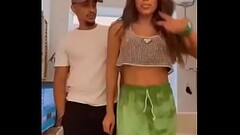Anitta dan&ccedil_ando com amigo ao som da m&uacute_sica  &quot_Bilhete premiado&quot_ Thumb