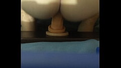Enfiando o dildo no cuzinho Thumb