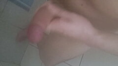 Masturbaci&oacute_n en la ducha 2 Thumb