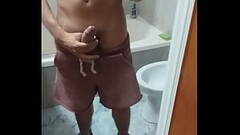 Una buena paja en el ba&ntilde_o Thumb
