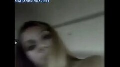 Novinha dando escondido no carro Thumb