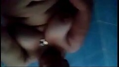 Se masturba en el ba&ntilde_o pensando en mi Thumb