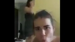 Elle suce ma bite devant Thumb