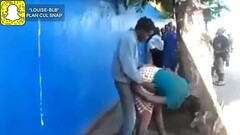 Il baise une africaine dans la rue en public Thumb