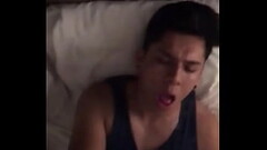 le hace una paja a su pareja hasta acabar Thumb