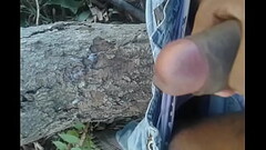 Neg&atilde_o na ro&ccedil_a batendo punheta e gozando muito                                          Thumb