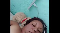 Masturvandose para el amante mientras el marido no est&aacute_ Thumb
