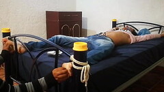 N.67 NOAH ATADO EN LA CAMA/NOAH TIED IN THE BED Thumb