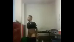 Hetero bailando bachata muestra la verga y el culo Thumb