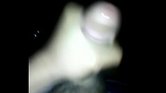 Chico se masturba hasta venirse Thumb