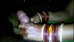 भाभी ने की लंड की मालिस Thumb