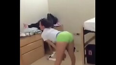 Teen twerking in tight spandex Thumb