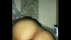 Putita joven se da duro en la banera Thumb